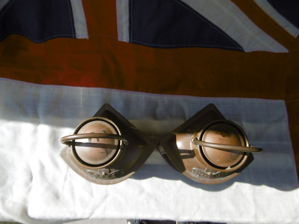 Thumbnail: Pair Port and Starboard oil lights