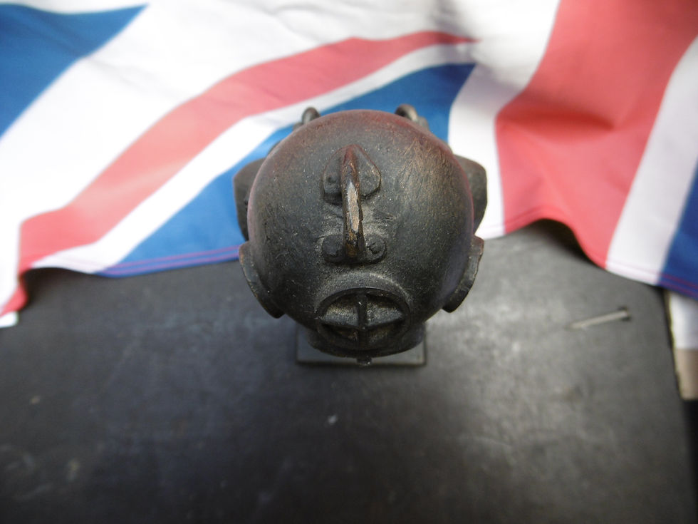 Thumbnail: Cold cast resin Deep Sea Diver