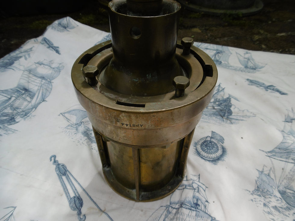 Thumbnail: Submarine steaming light