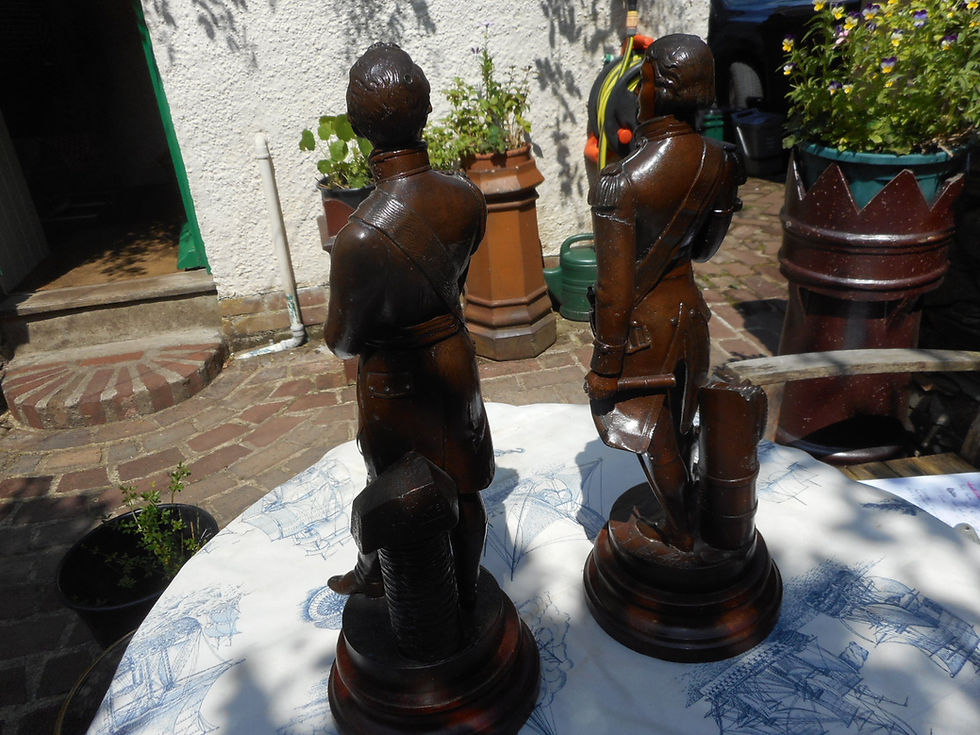 Thumbnail: Nelson and Wellington bronze figures