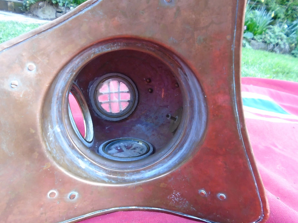 Thumbnail: Model diving helmet