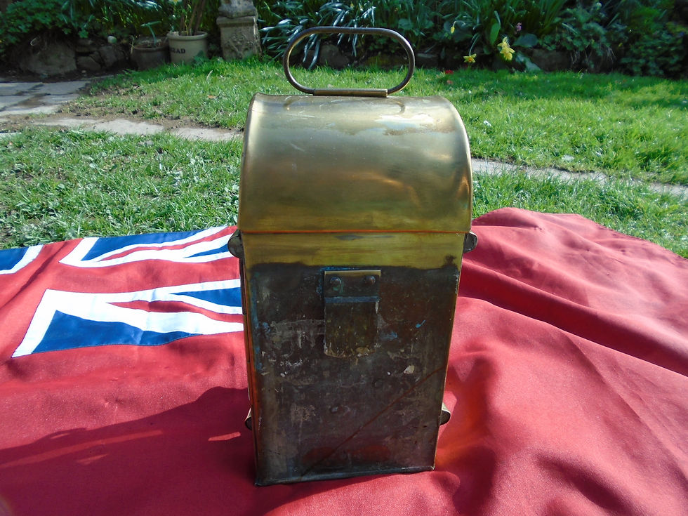 Thumbnail: Decorative brass electric light