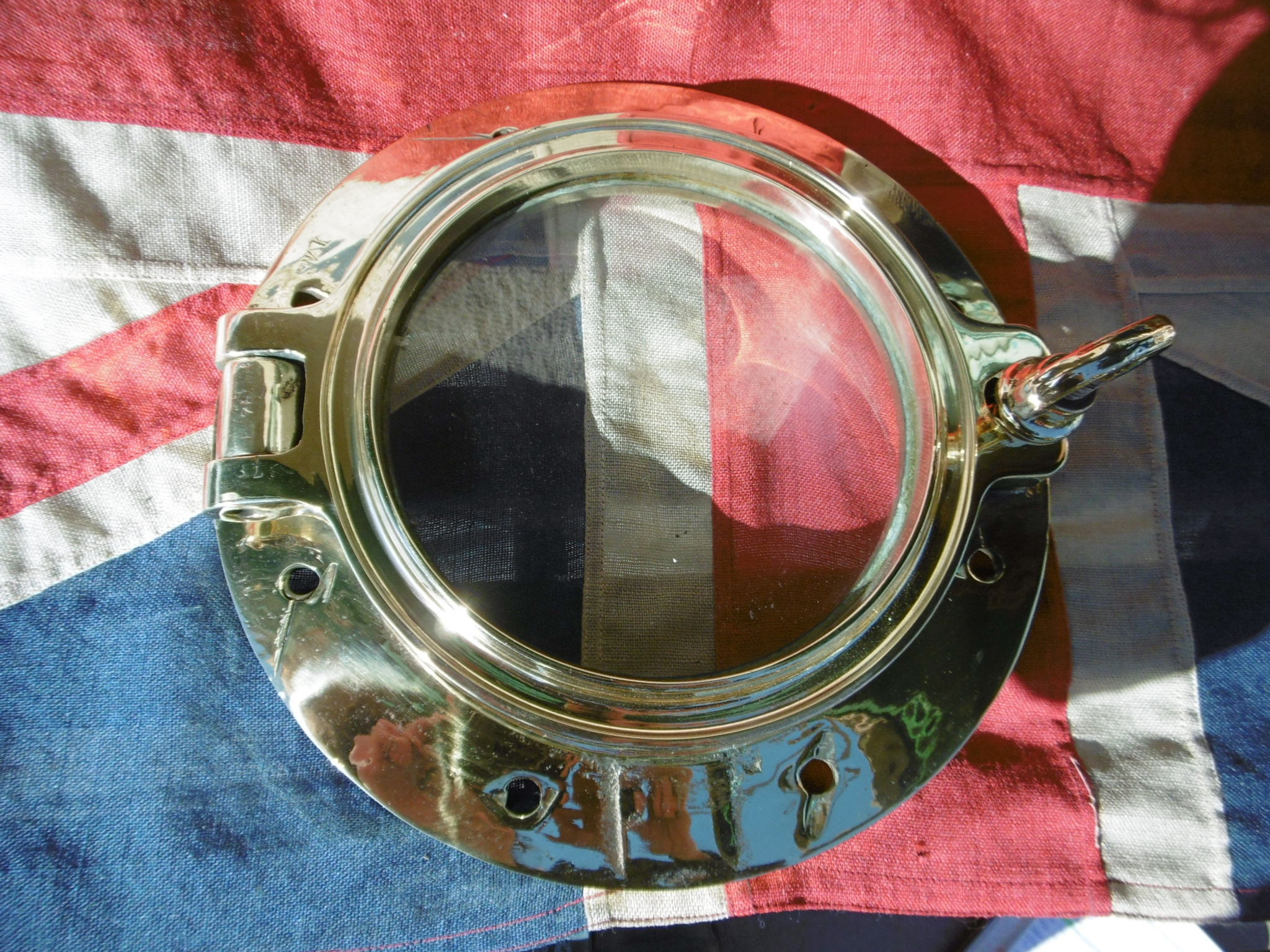 Brass, slightly larger, 'one dog' opening porthole