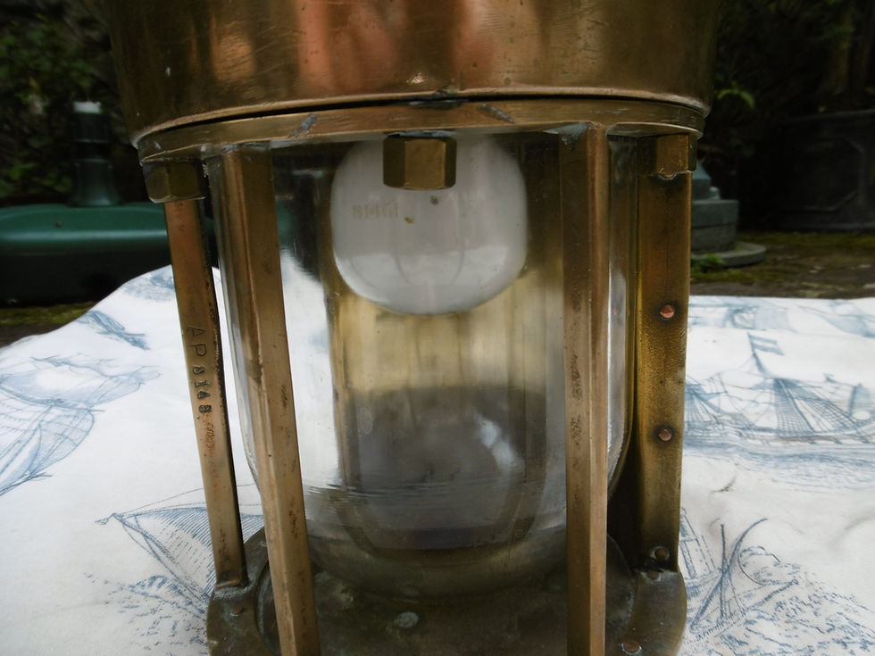 Thumbnail: Submarine steaming light