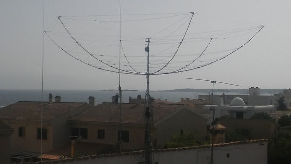 EA6AMM Website EAXBEAM antenna, mast retracted.jpg