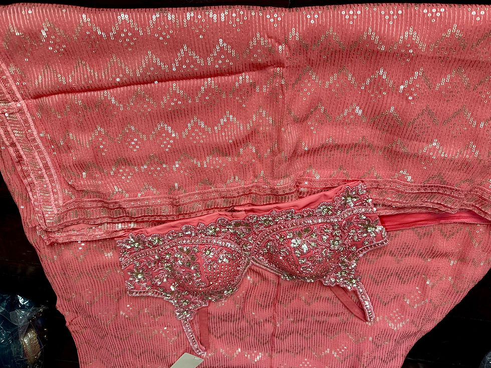 थंबनेल: Designer Saree Blouse Set