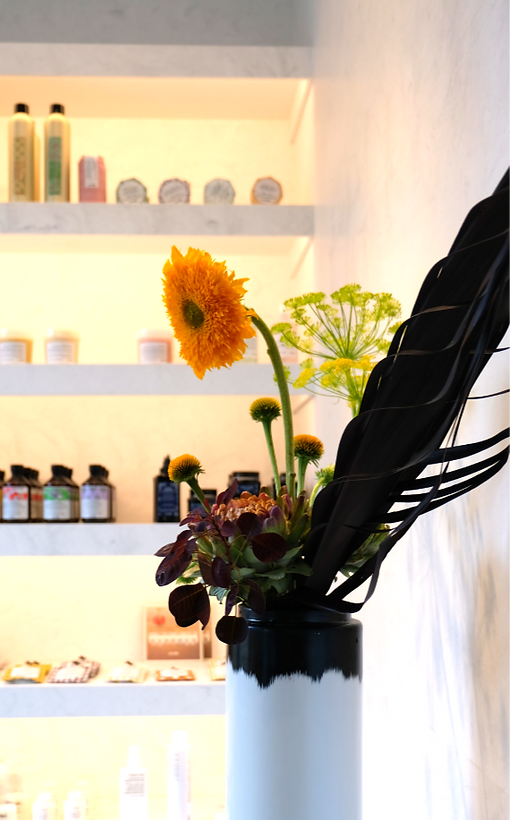 Grafischer Blumenstrauß für einen Salon