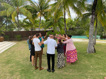 Audrey Zander leadership communication coach | A picture of a team, outside, in the grass, working with Audrey Zander the communication coach of Cannes, Nice and Monaco on how to lead with confidence and strengthen leadership presence