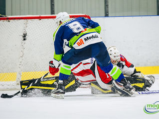 HK Mogo Latvijas čempionāta spēlē ar 8:1 pārliecinoši pārspēj HK Zemgale/LLU hokejistus