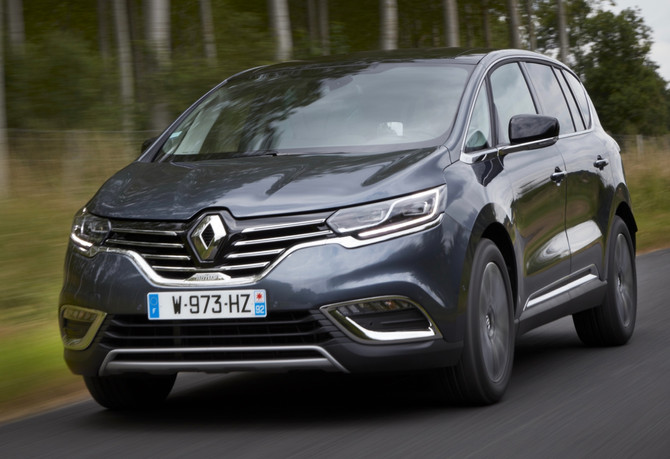 BEST CARS 2018: RENAULT ESPACE MONTE SUR LE PODIUM
