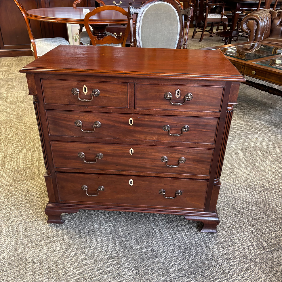 Beautiful mahogany chest of drawers