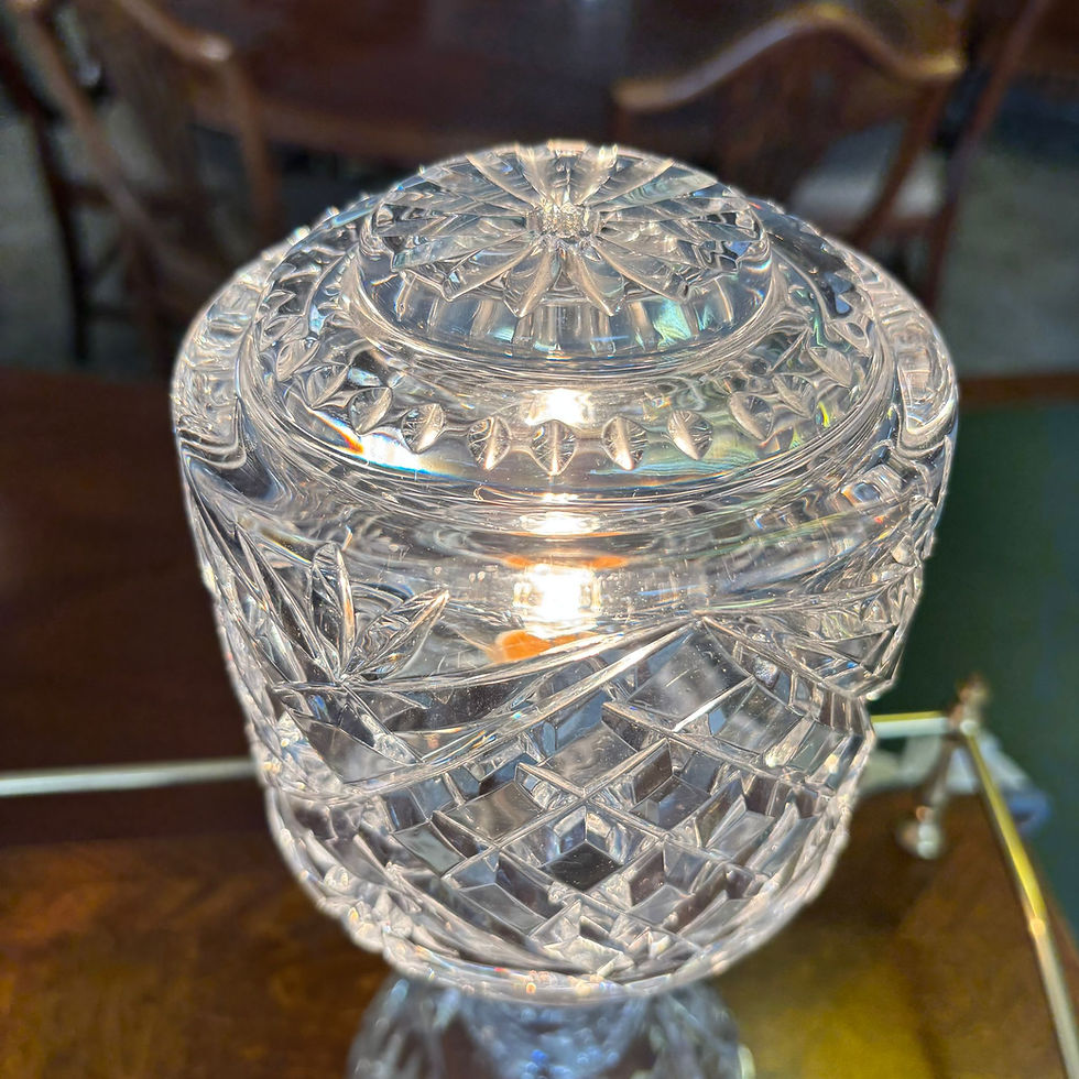Thumbnail: Elegant cut crystal lamp featuring intricate diamond & fan patterns