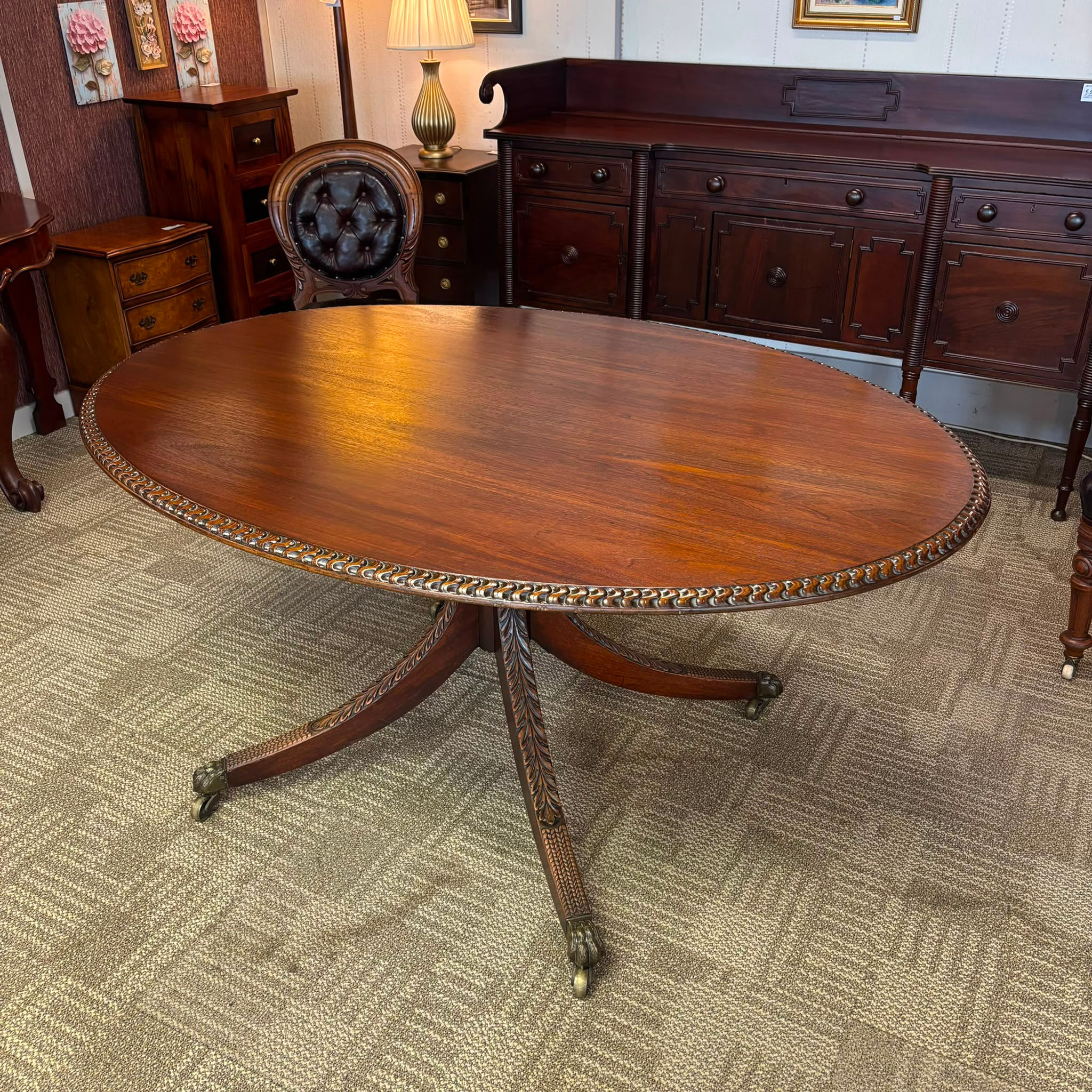 Beautiful antique mahogany roped edge oval shaped table