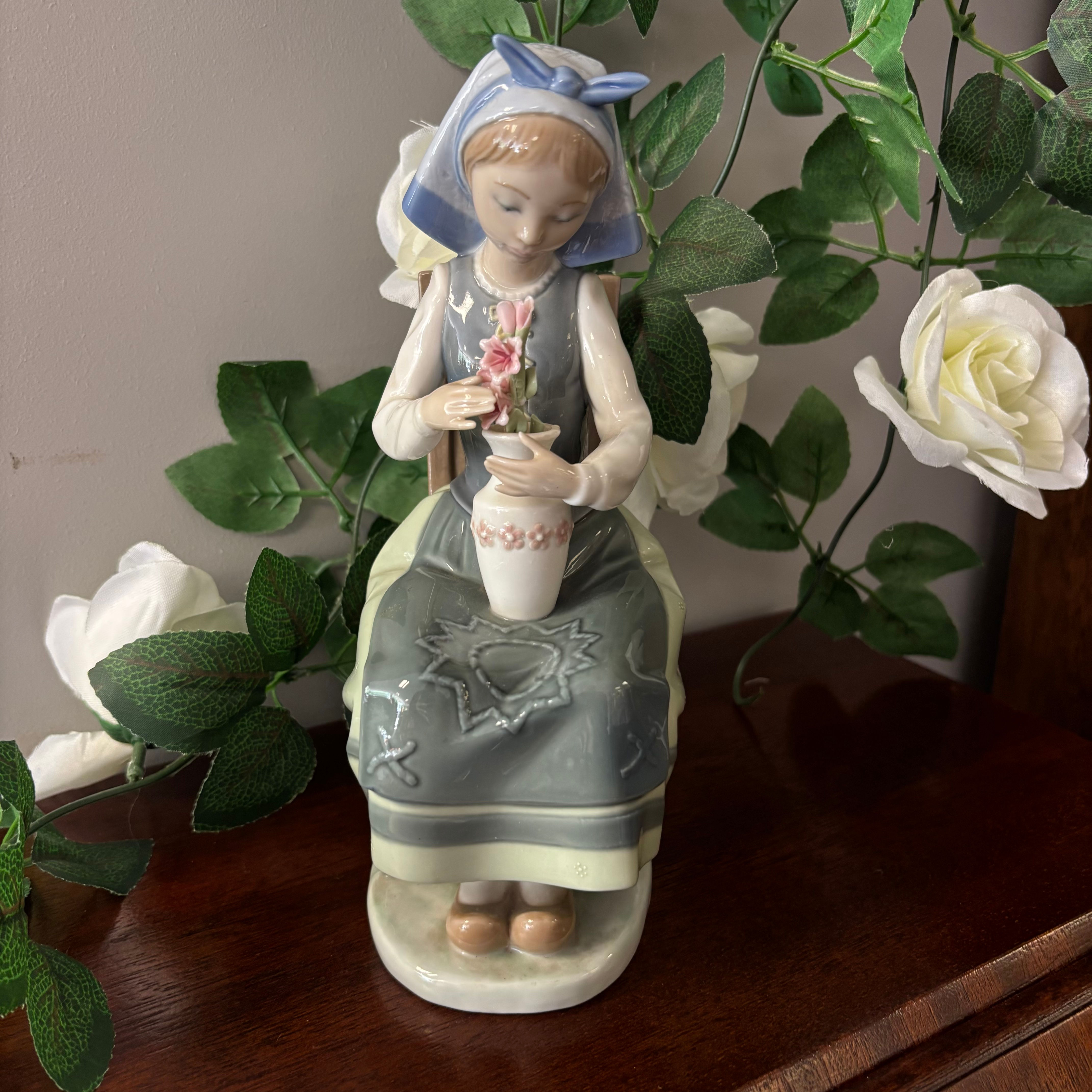 Lladro "Flower harmony" porcelain figurine