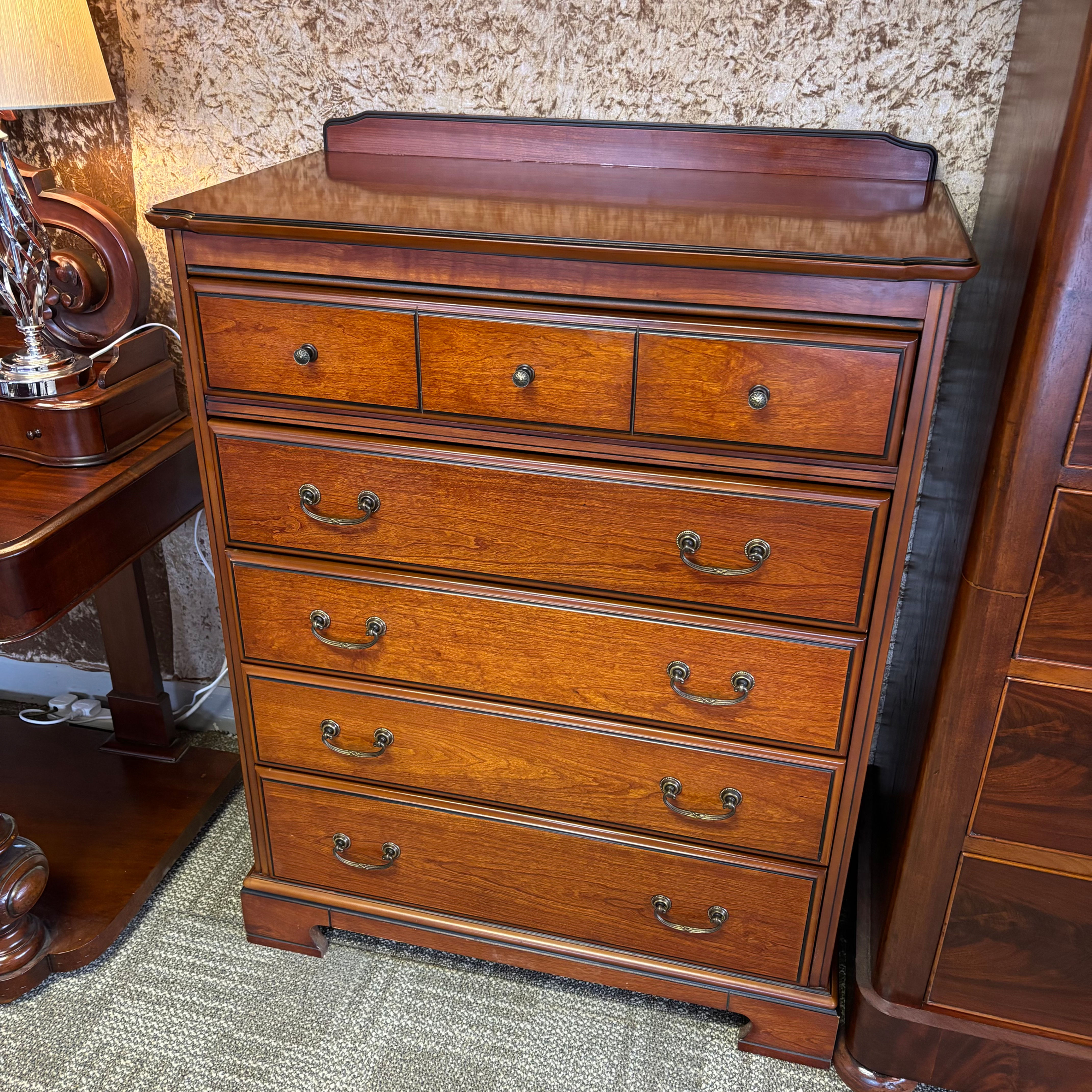 Mahogany chest of drawers
