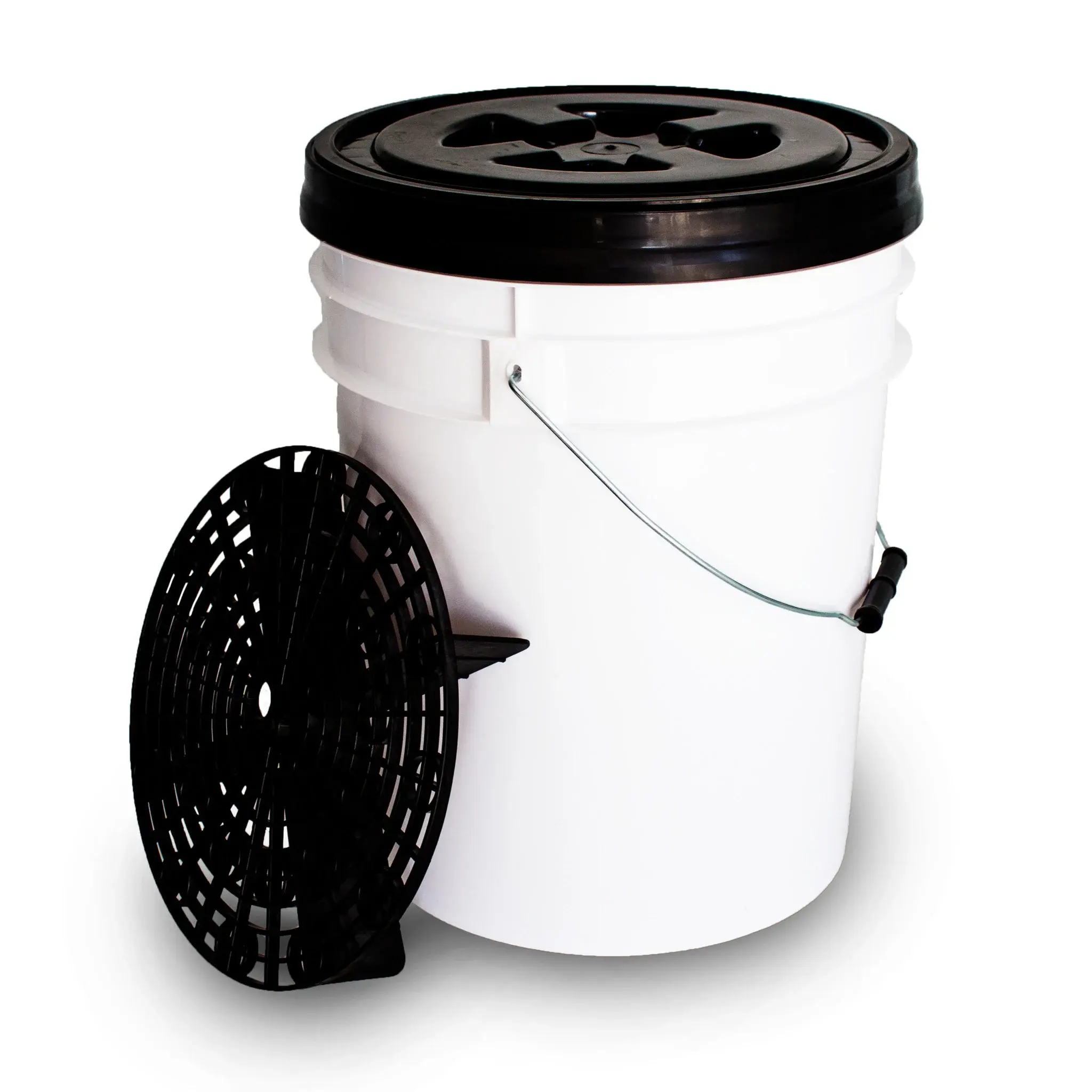 Paire de seaux de lavage professionnels avec grille et couvercle, conçus pour le detailing et les lavages intensifs. Grande q