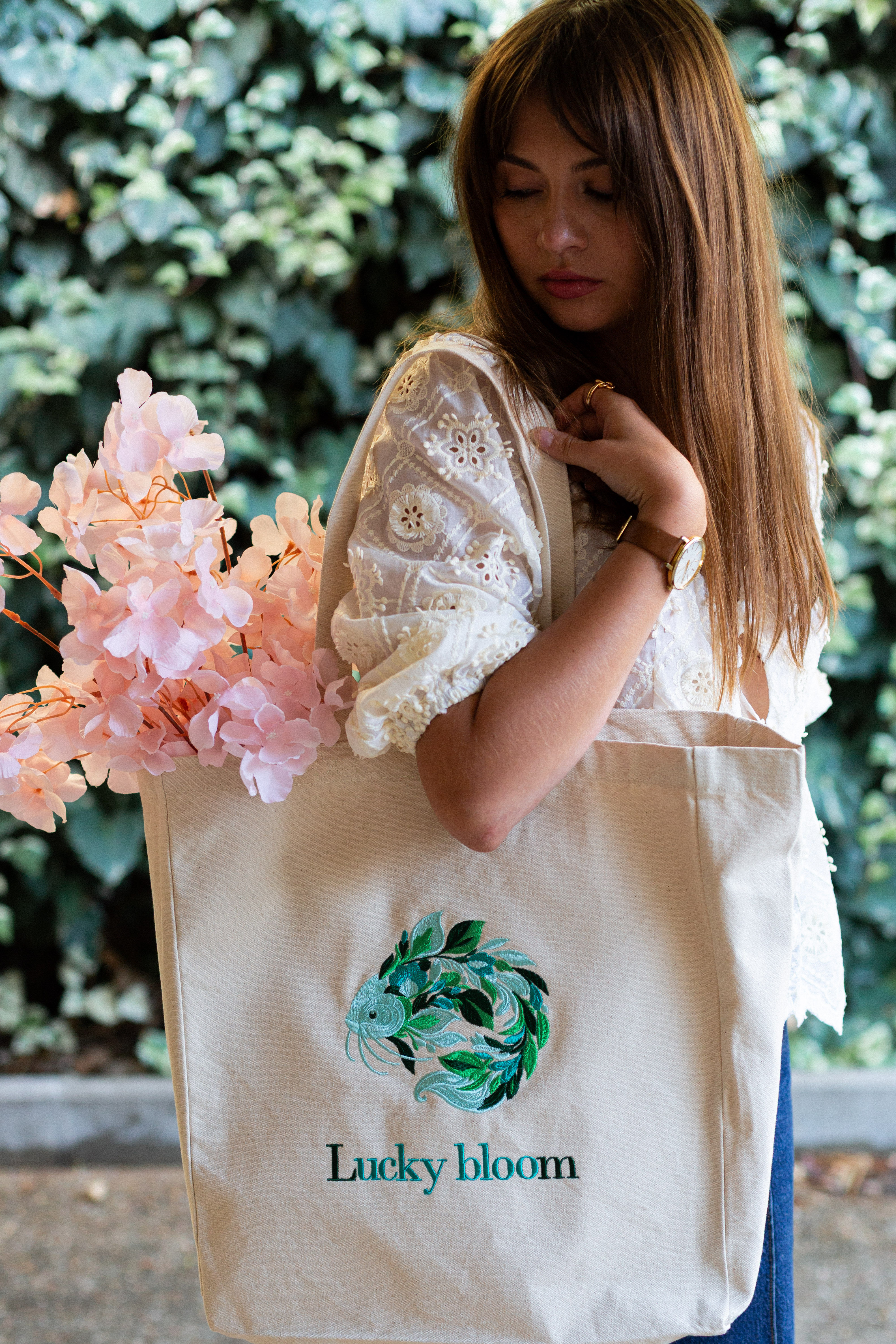 Le Tote Lucky bloom