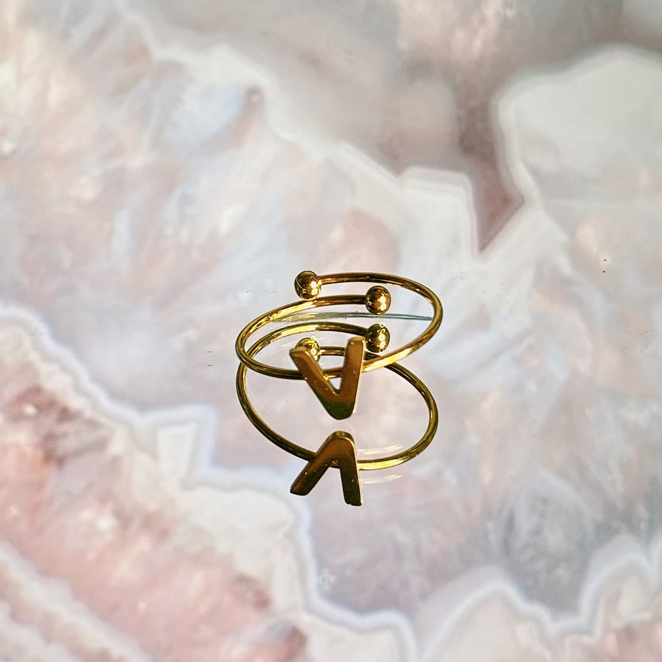 Anello con iniziale - V