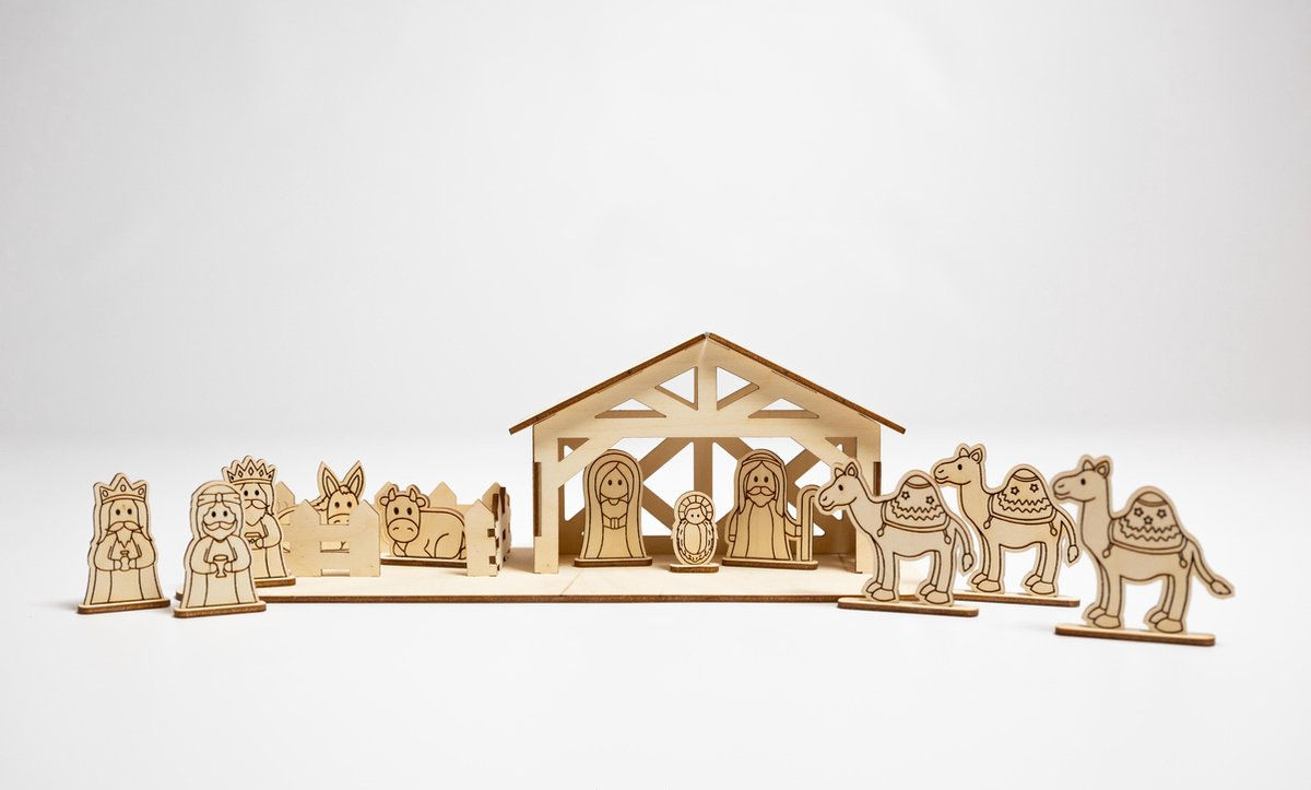 Houten kerststal met figuurtjes