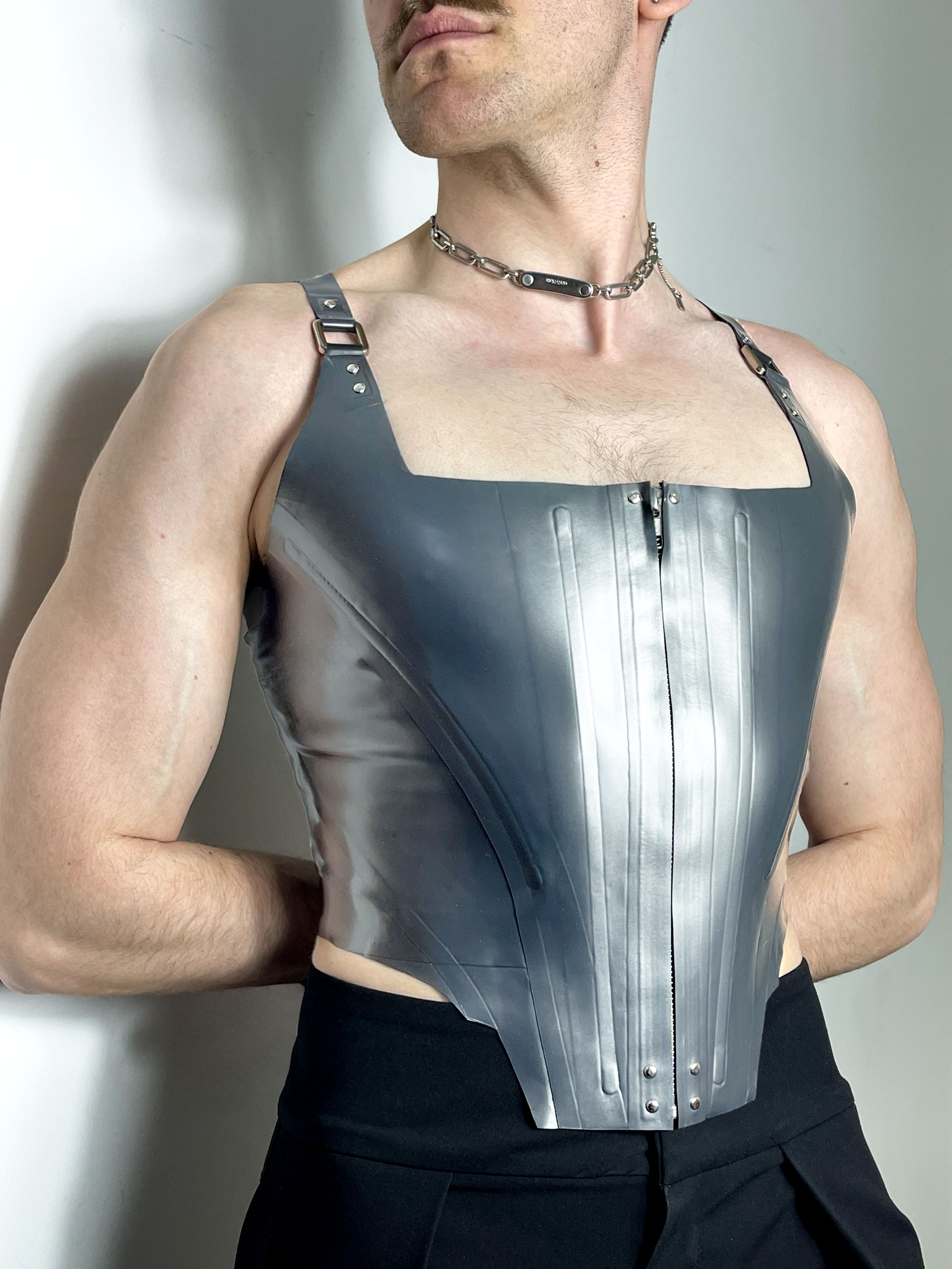 torsion latex module zip 02 - shade chrome front