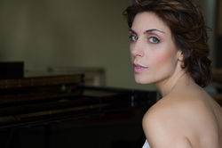 Ani Gogova Headshot color