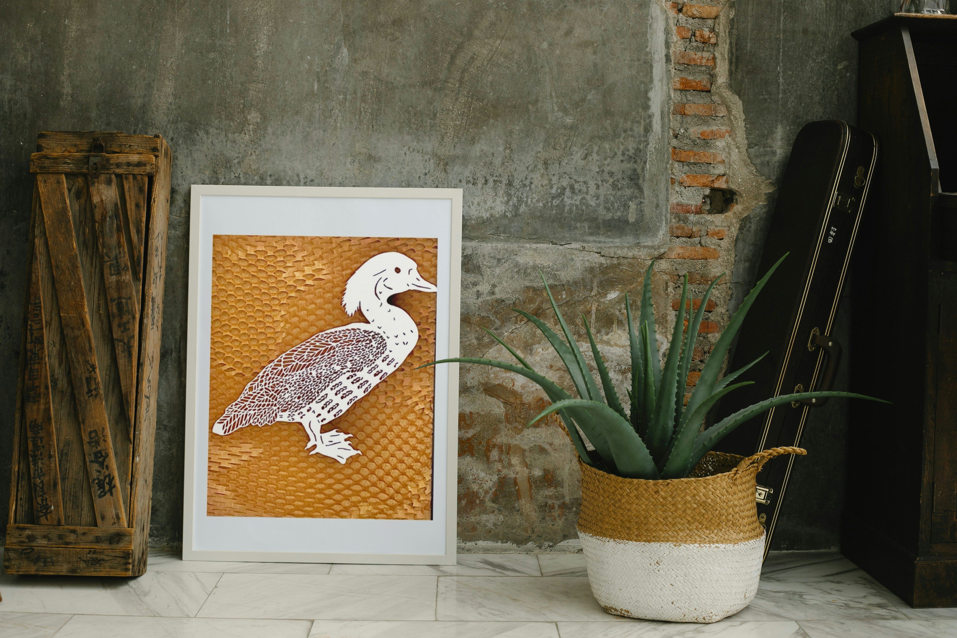 Cuadro de papel calado de Pato sobre repisa