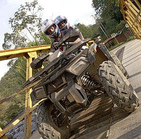 El recorrido tiene una duración aproximada de dos horas y media, todo el tiempo estaremos rodeados de naturaleza cafetera, en donde podrás apreciar el río Navarco, el cañón de las veredas Navarco inferior y superior, zonas de cultivo de café, plátano y aguacate y mucho más...