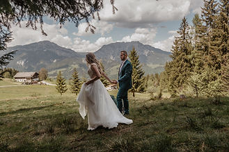 Hochzeitsplanung Steiermark Brautpaar am Berg