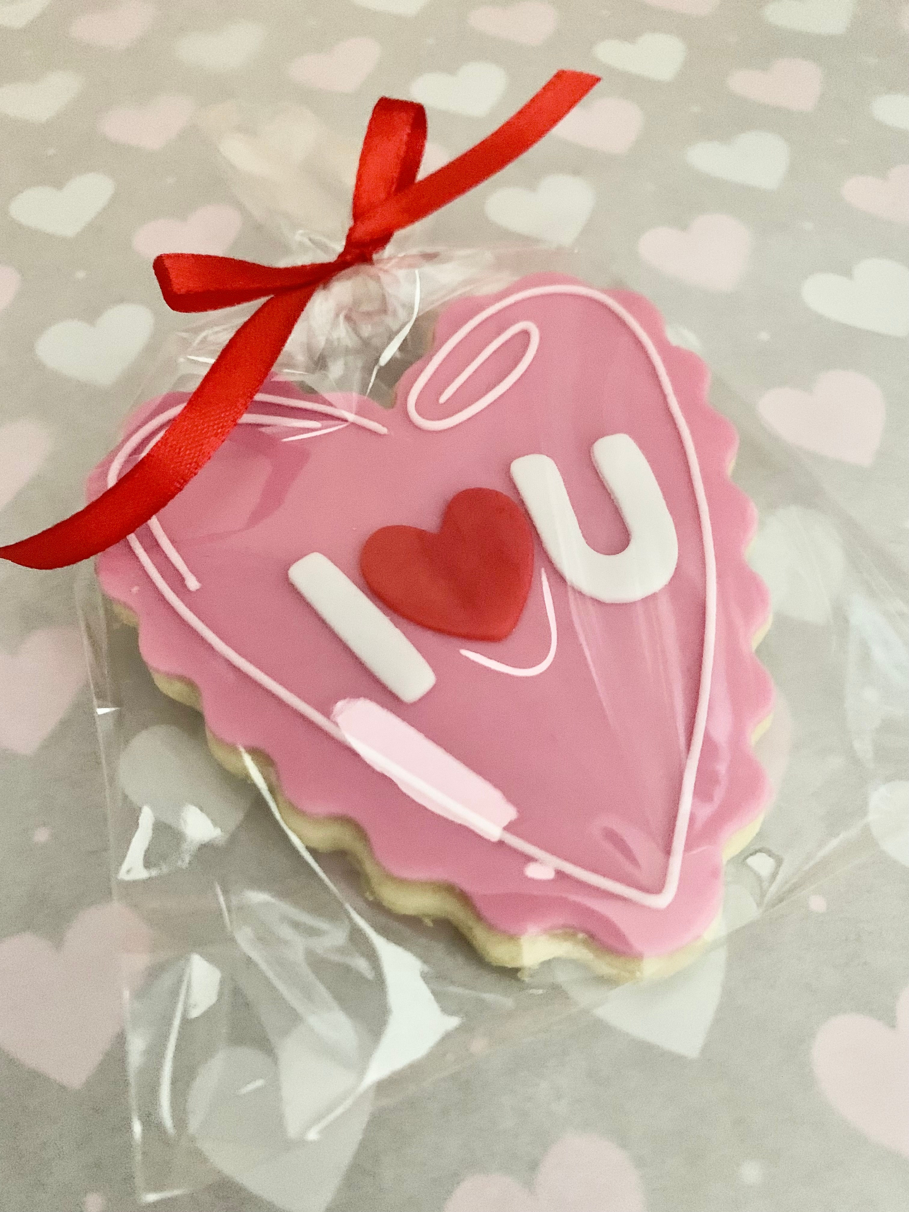 Scalloped Heart 'I 💖 U' Cookie