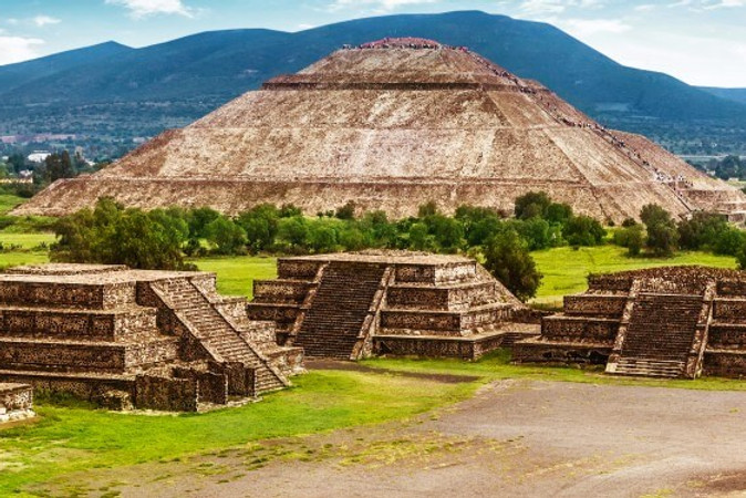 TEOTIHUACAN PİRAMİTLERİ.jpg