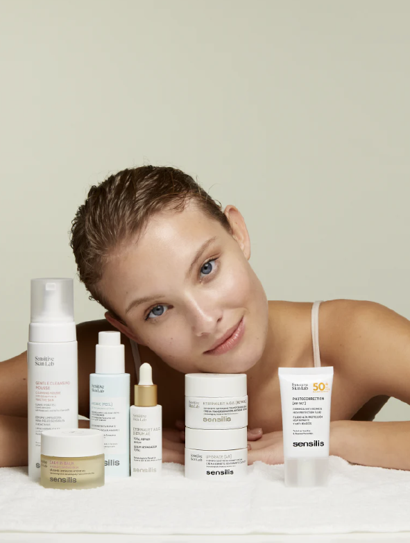 Soft botanical leaf close up representing natural calming ingredients.