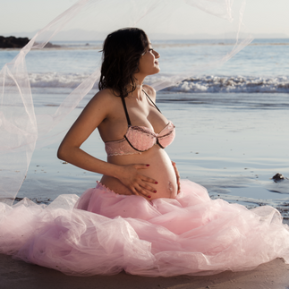 Beach maternity photoshoot in Palos Verdes California