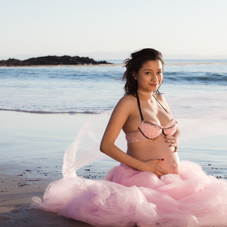 Beach maternity photoshoot 