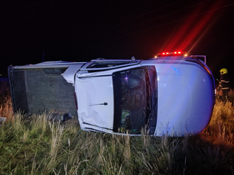 Despiste y vuelco en Ruta 5: intervención de Bomberos Voluntarios de Pellegrini