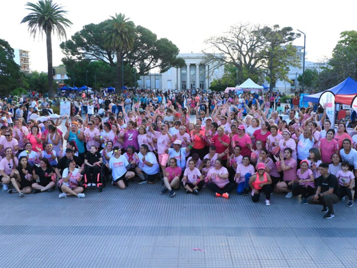 Zumba Rosa colmó la Plaza San Martín