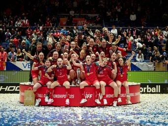 Unihockey-Nati mit Norina Reusser sind Weltmeisterinnen !!!