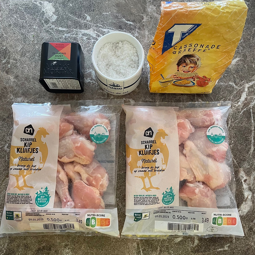 Ingrediënten voor kippenkluifjes met rode ui, suiker en kruiden