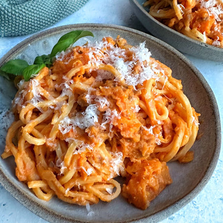 Pasta met pompoen tomatensaus