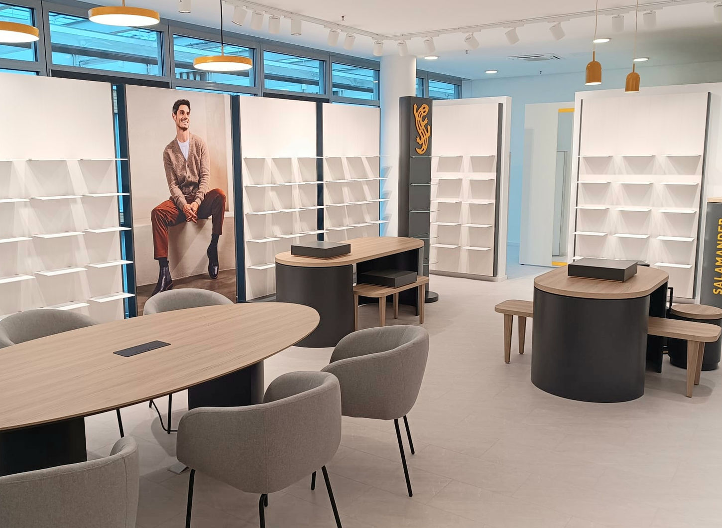 Showroom
Salamander
Ladenbau