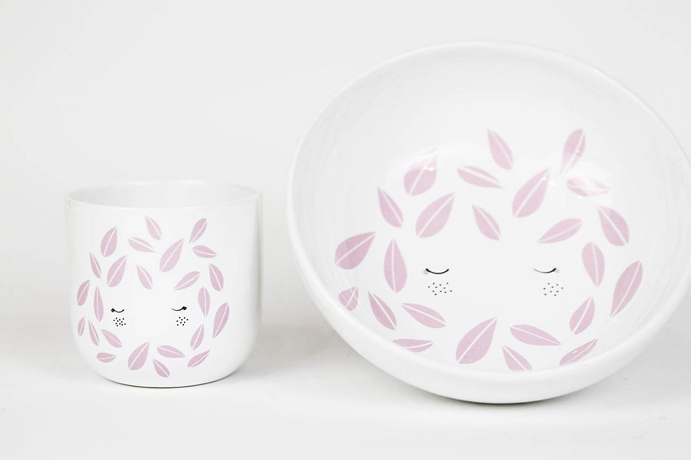 Thumbnail: Girl with leaves - hush pink bowl
