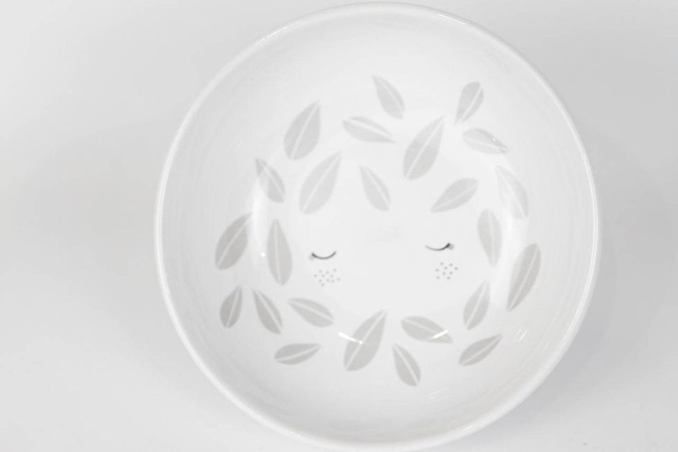 Thumbnail: Girl with leaves - timid grey bowl