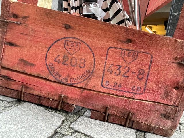 Miniaturbild: Harasse Evian in rot (sehr selten!)