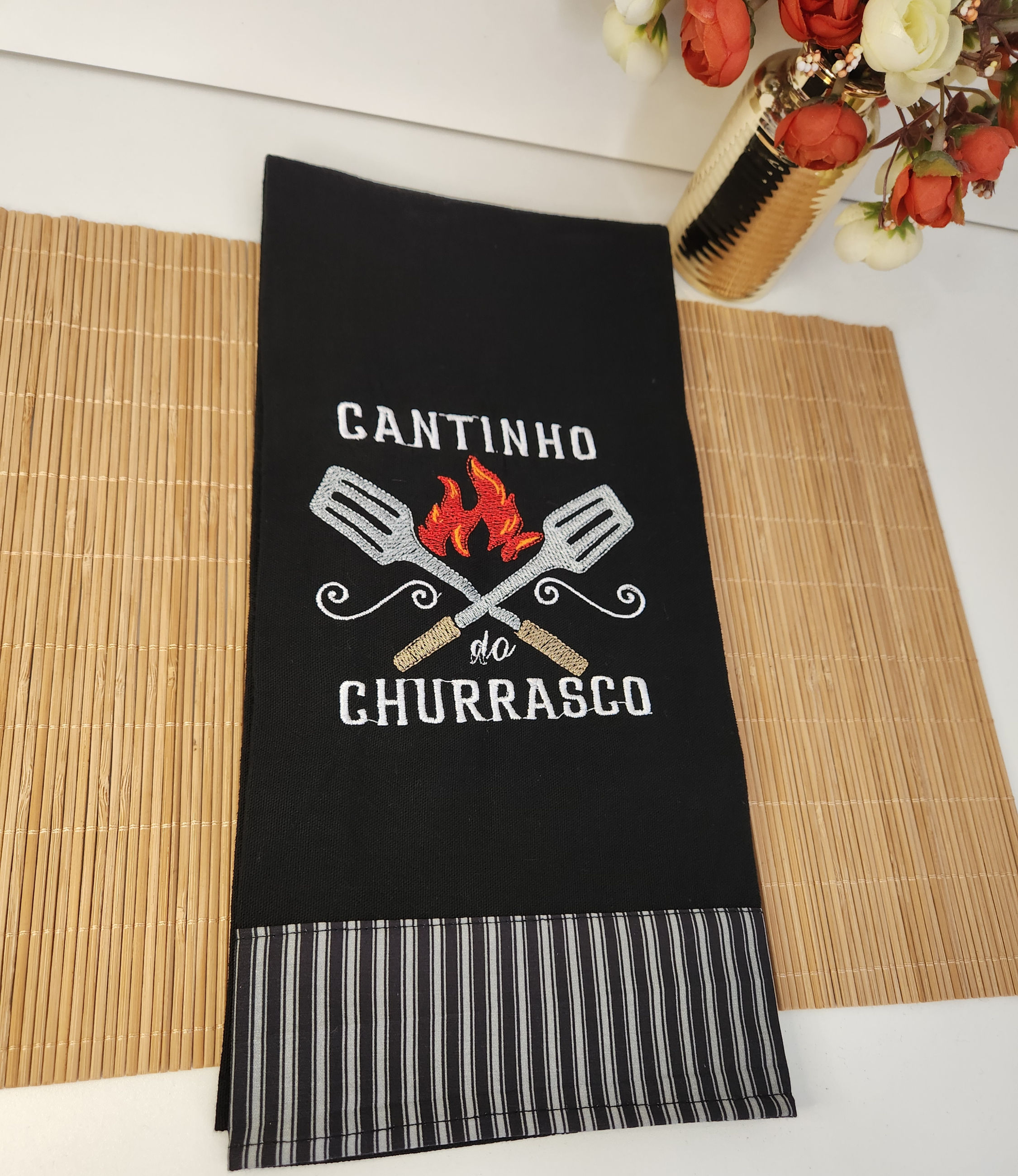 PANO DE COPA PRETO BORDADO