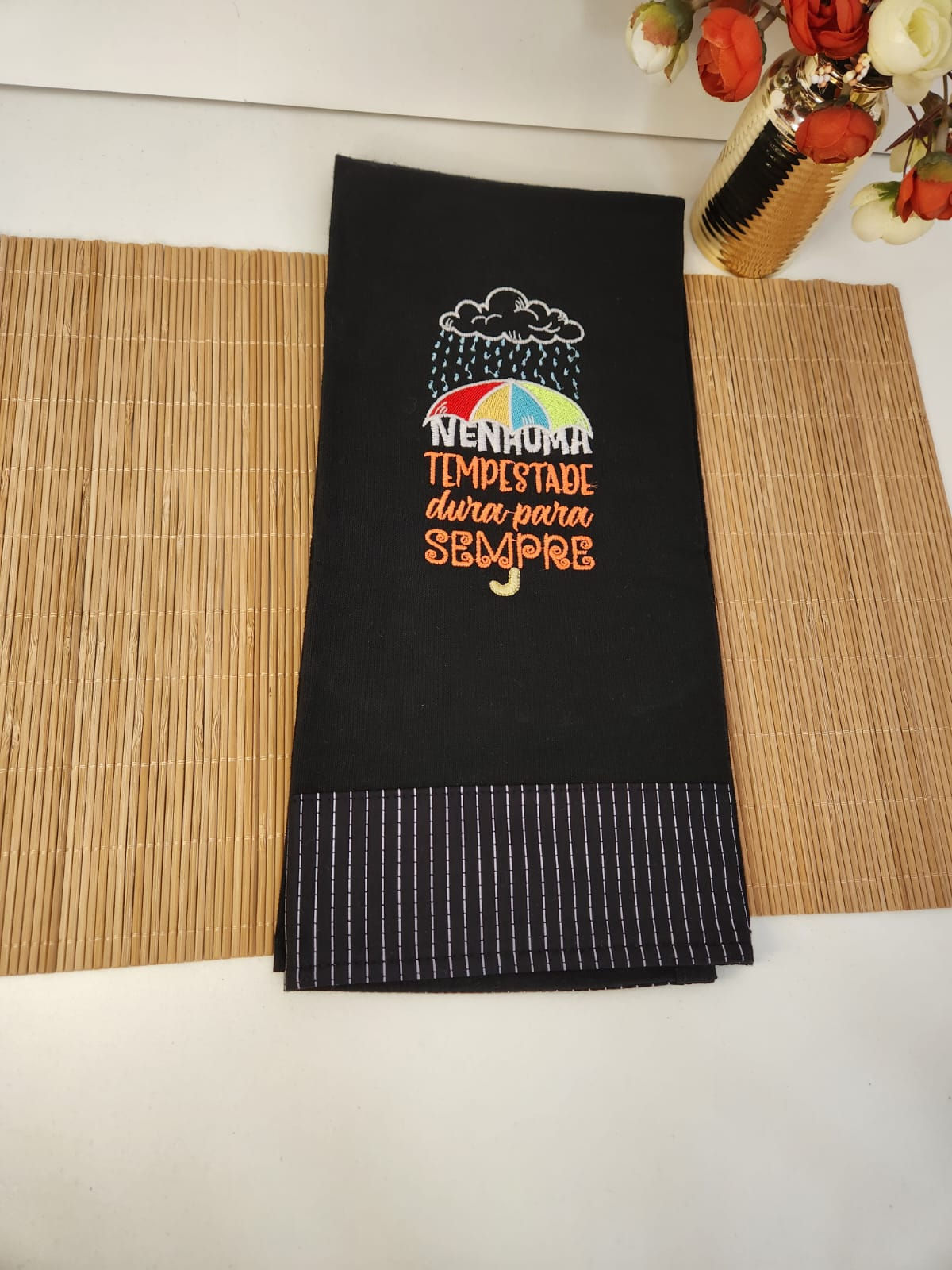 PANO DE COPA PRETO BORDADO