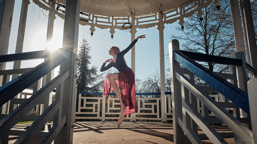 Ballet dancer in Pittville Park Cheltenham. Portrait photography