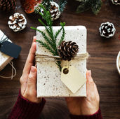 DIY Eco-Friendly Holiday Gifts: Sustainable Giving fora Joyful Season