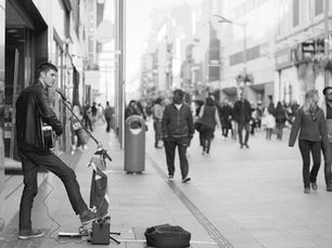 As Inverdades da Frase "Música Não Dá Dinheiro"