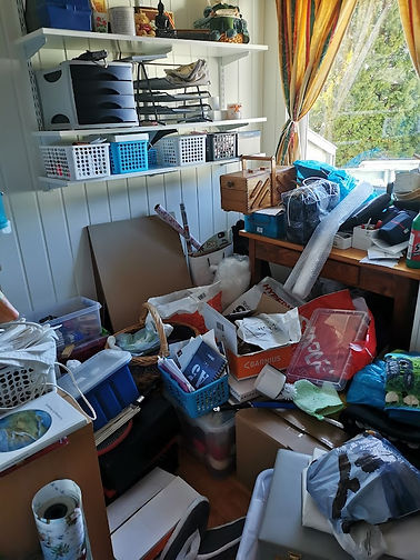 Hobbyrom før profesjonell rydding. Hoarding.