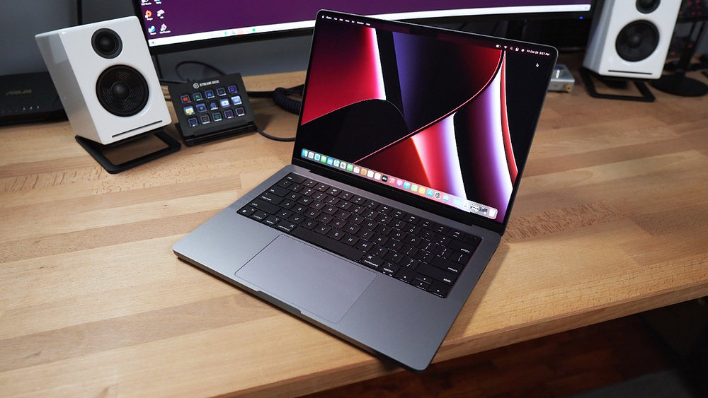 Apple MacBook Pro 14-inch (M1 Pro) First Impressions: This Is Now ...