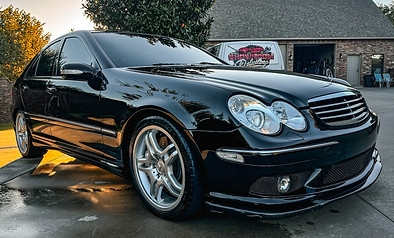 Professional car polishing with swirl-free results